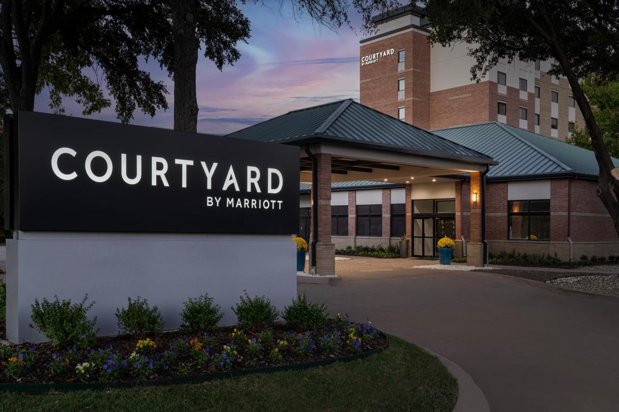 Courtyard Dallas Addison Quorum Drive Exterior foto