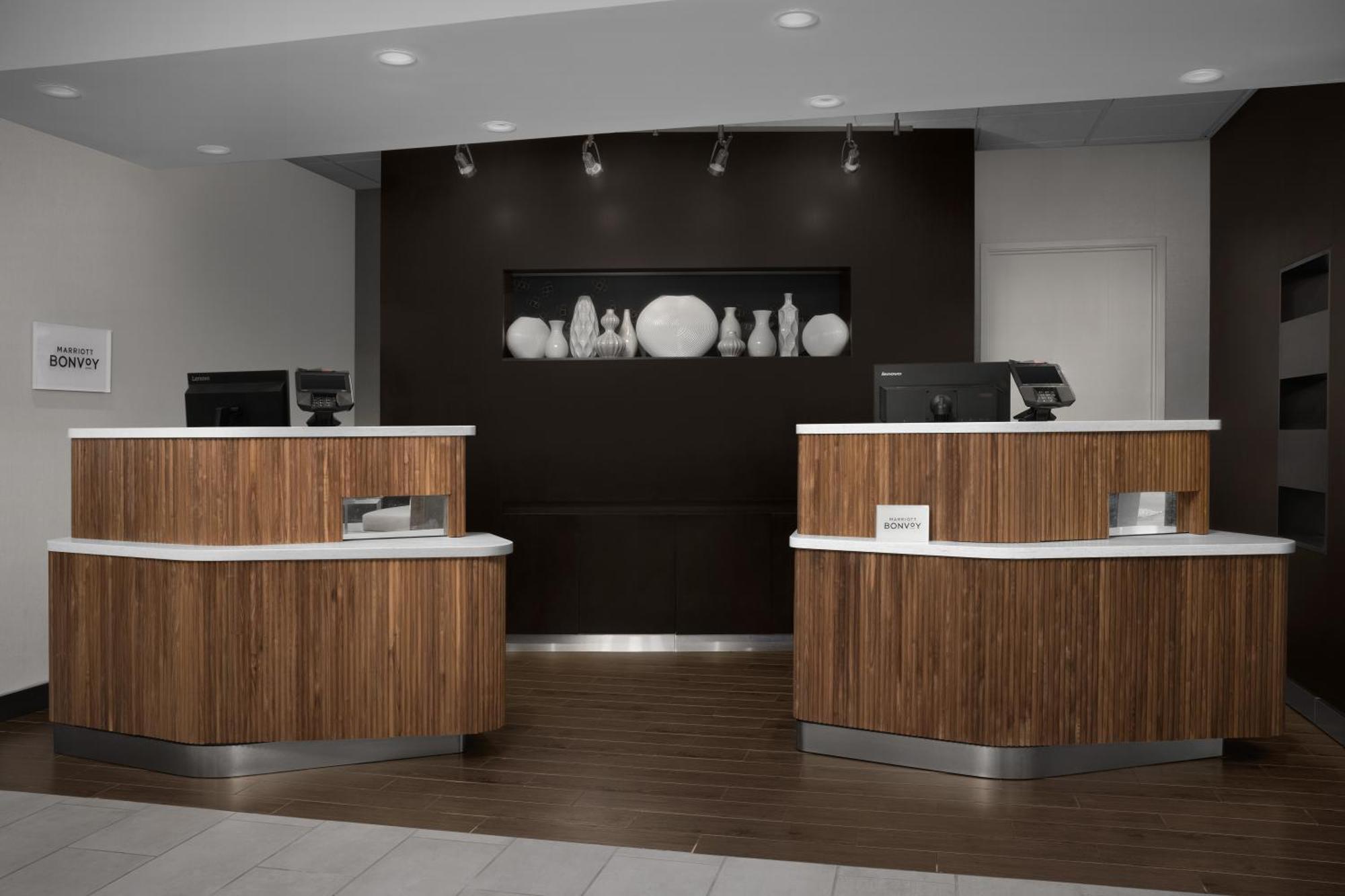 Courtyard Dallas Addison Quorum Drive Exterior foto