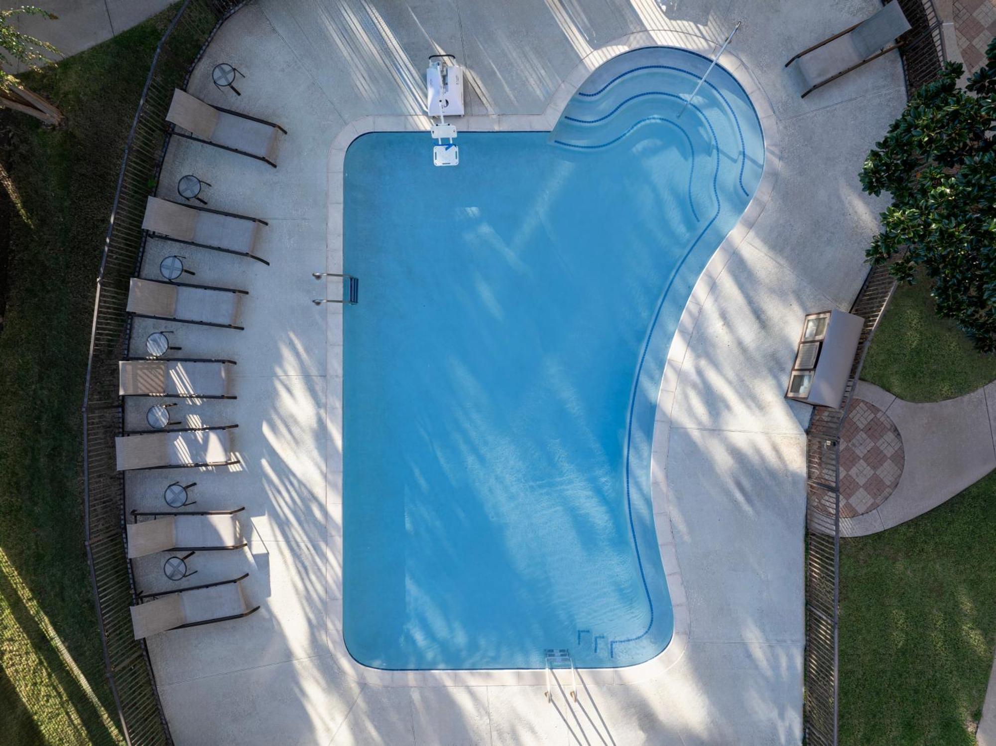 Courtyard Dallas Addison Quorum Drive Exterior foto