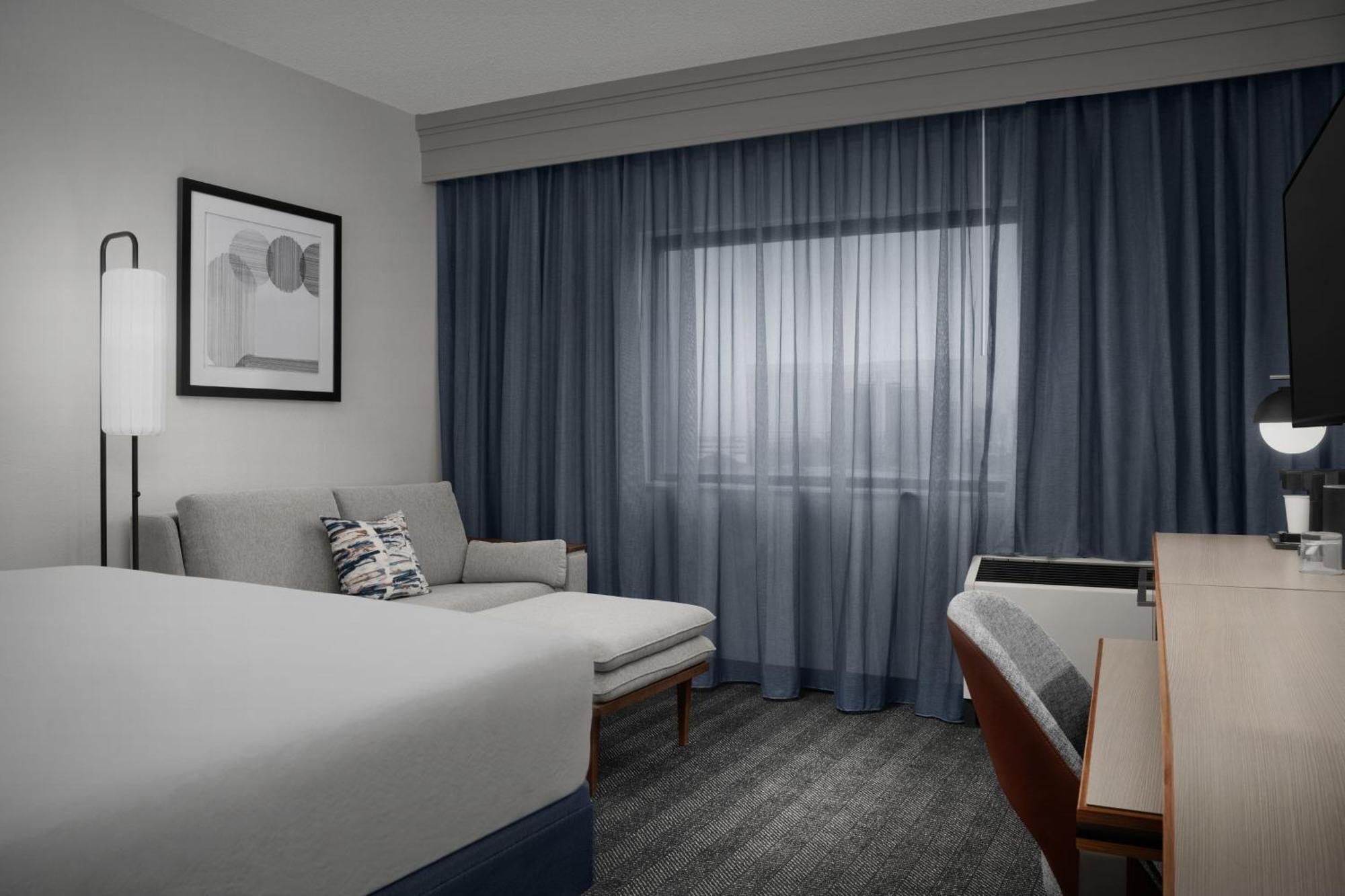 Courtyard Dallas Addison Quorum Drive Exterior foto