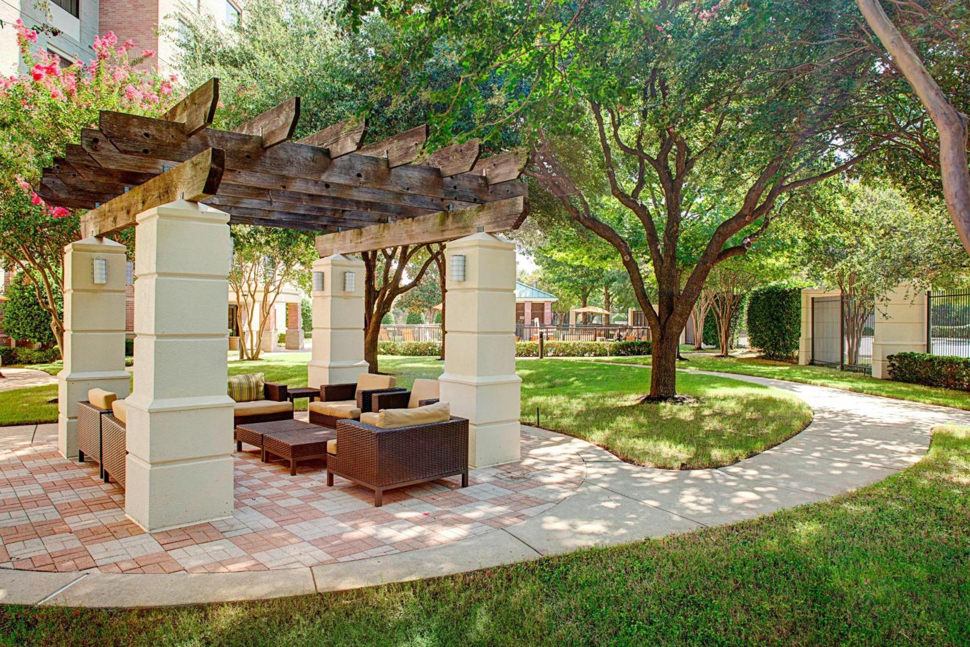 Courtyard Dallas Addison Quorum Drive Exterior foto